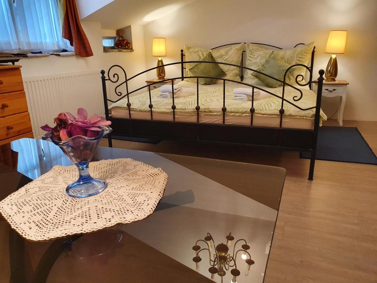 Karmelita Boutique Apartman Sopron Eksteriør billede